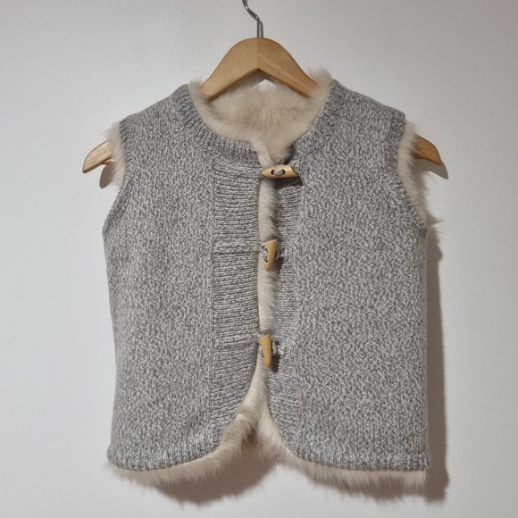 Country Road Girls Size 12 Beige Faux Fur Reversable Vest Toggle Buttons - Picture 4 of 4